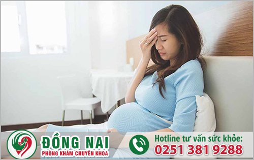 Đau đầu, sốt là những dấu hiệu thường gặp ở mẹ bầu bị cảm