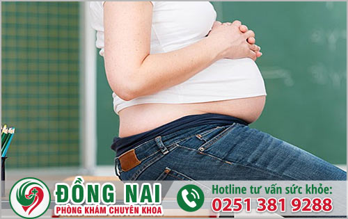 Tư thế ngồi thẳng lưng giúp giảm chứng ợ nóng ở bà bầu