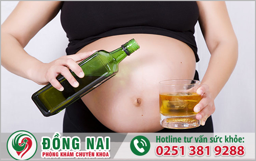 Uống bia rượu khi mang thai gây nguy cơ sinh non, thai dị tật