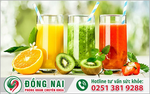 Mẹ bầu nên uống nước ép hoa quả thay cho cafe